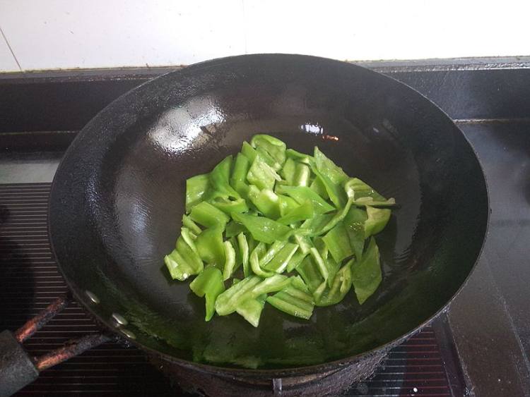 辣椒炒鸡蛋干步骤4