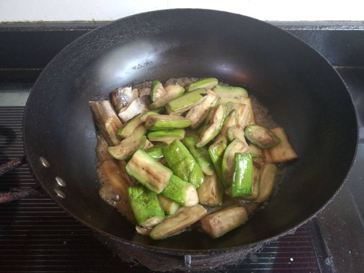 鳗鱼干烧茄子步骤8