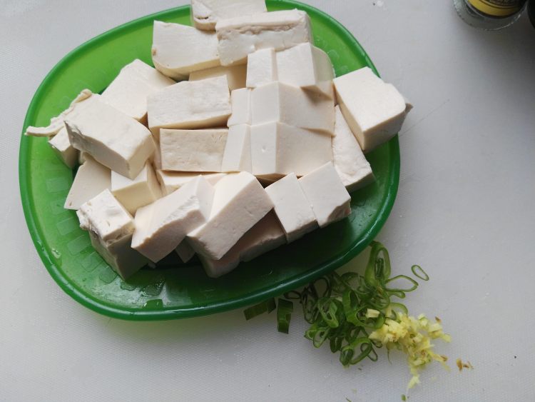 鲍汁虾籽烧豆腐步骤3