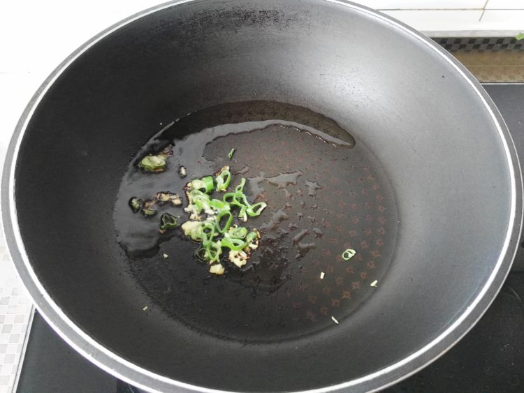 鲍汁虾籽烧豆腐步骤4