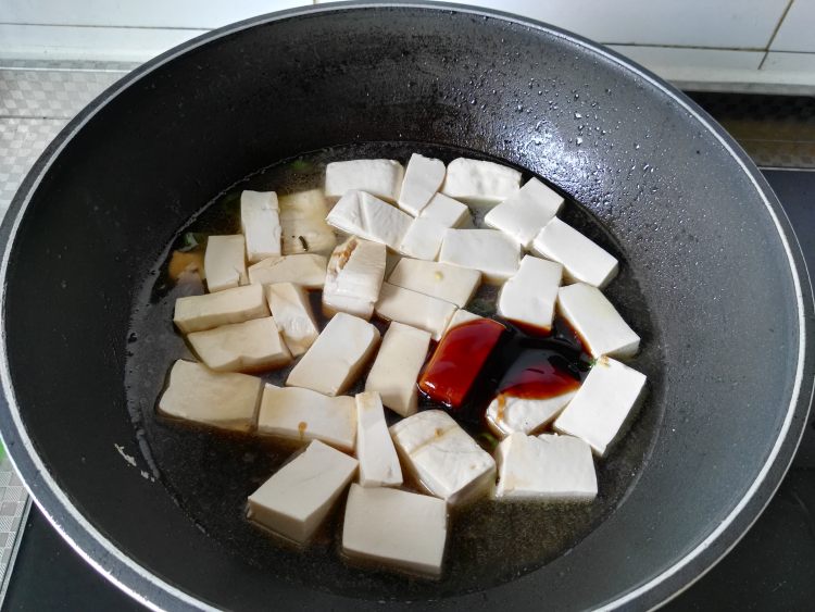 鲍汁虾籽烧豆腐步骤6