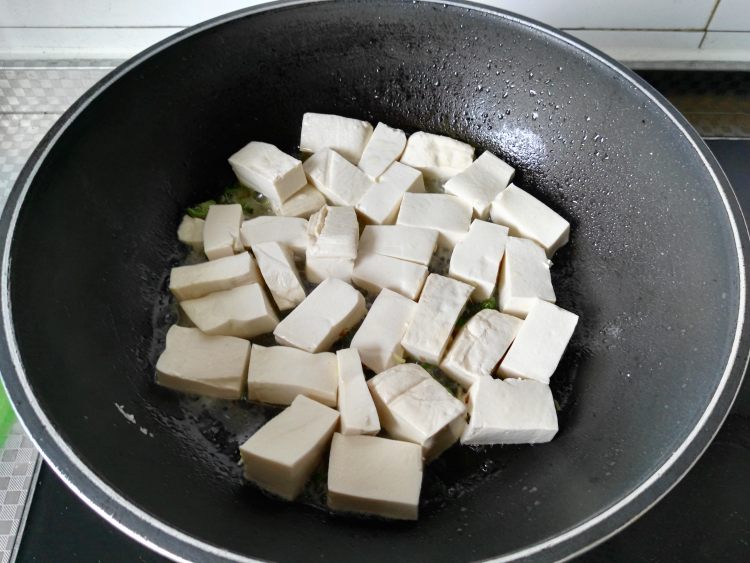 鲍汁虾籽烧豆腐步骤5