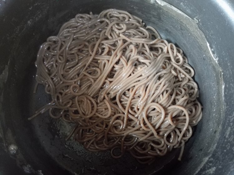 荞麦凉面步骤3