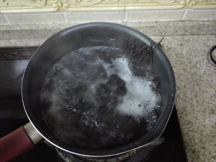 荞麦凉面步骤1