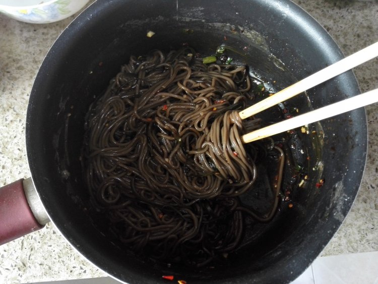 荞麦凉面步骤5