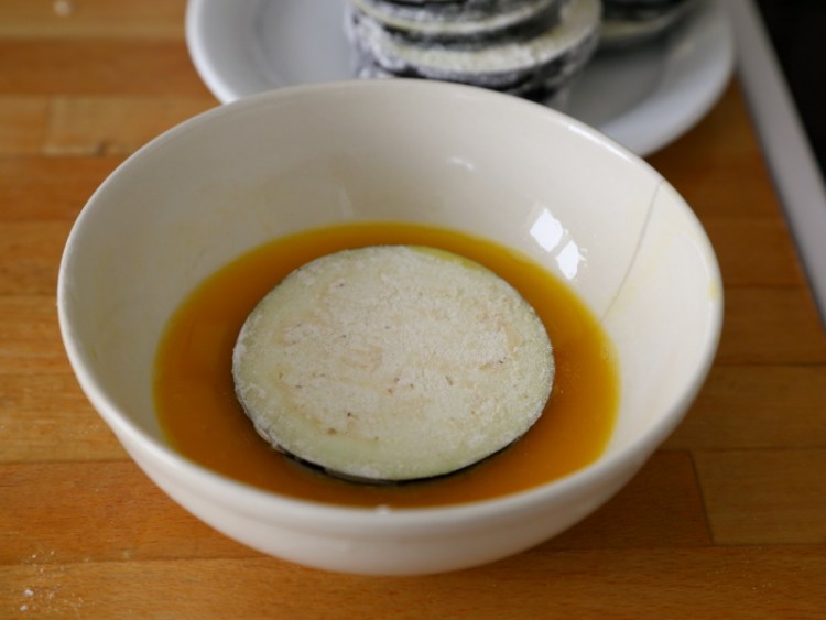 鸡蛋煎茄子步骤5