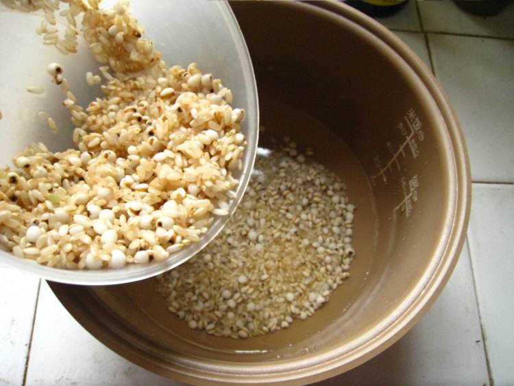 糙米紫薯薏米粥步骤3
