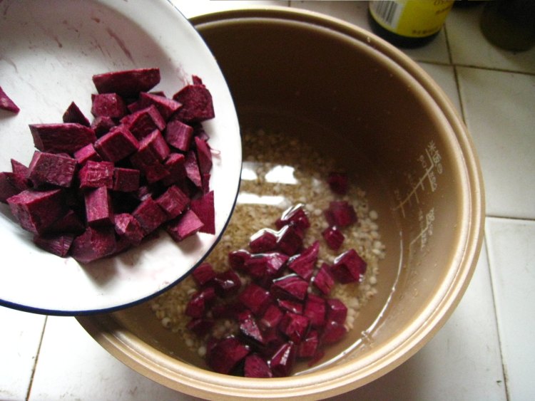 糙米紫薯薏米粥步骤4