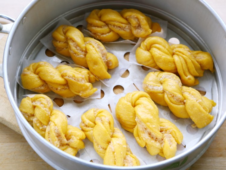 芝麻馅燕麦红薯麻花卷步骤12