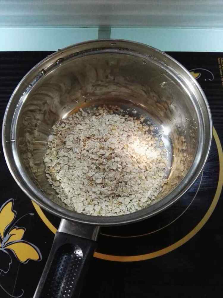 水果燕麦粥步骤1