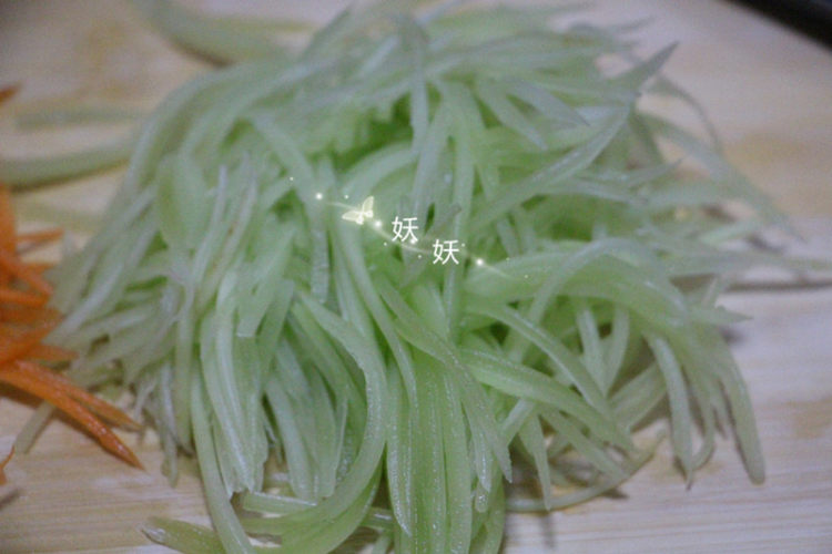 酸辣三丝步骤2