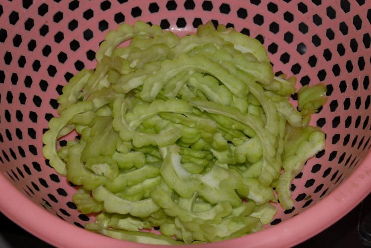 苦瓜炒虾仁步骤4