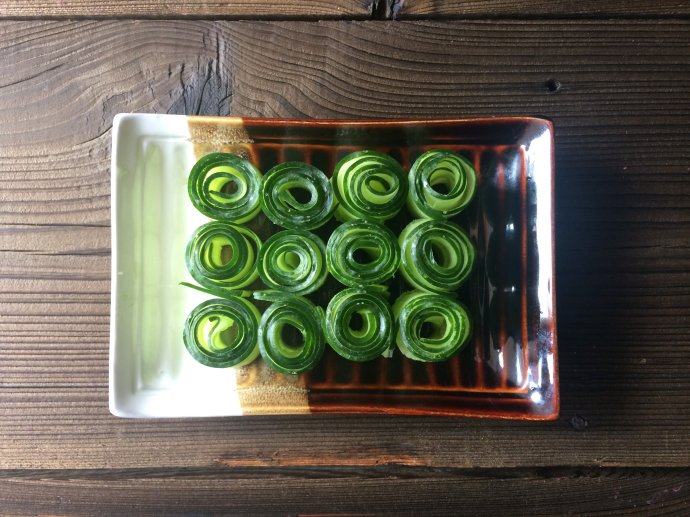 响油黄瓜卷步骤3