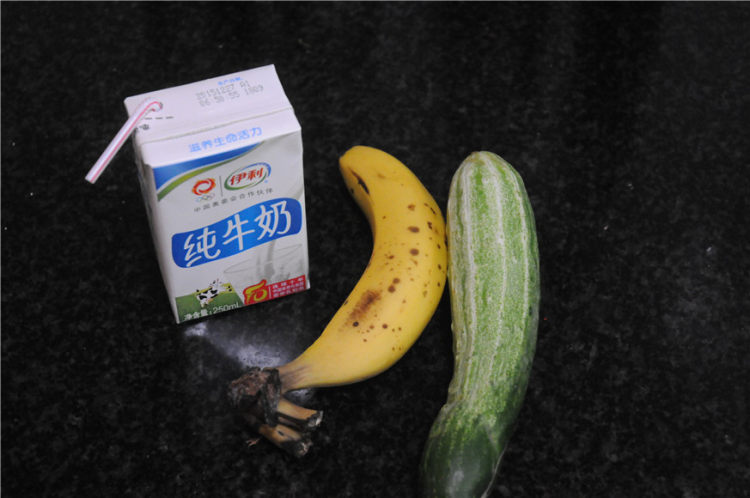 香滑可口奶昔步骤1