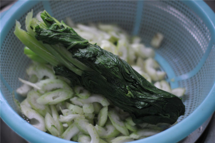 清炒柳叶菜步骤3