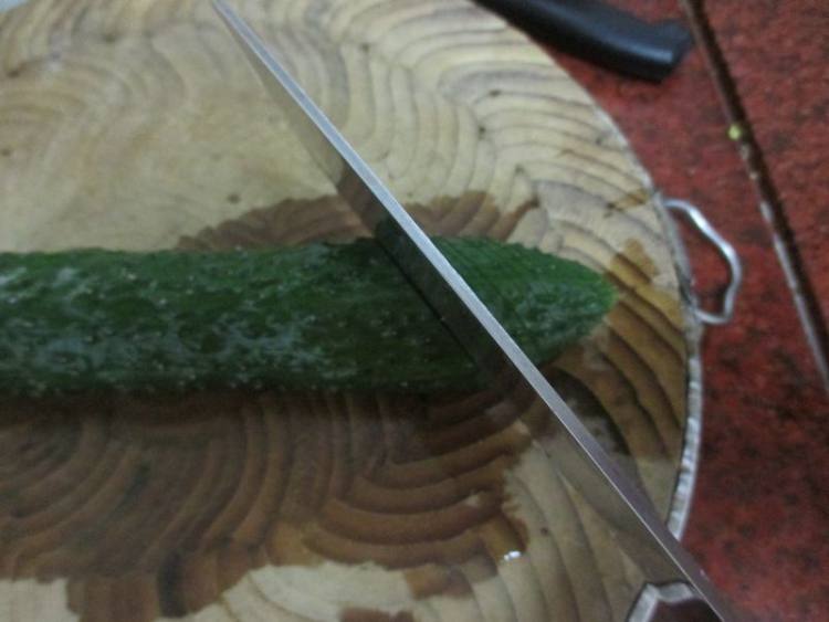 凉拌蓑衣黄瓜#本味家步骤1
