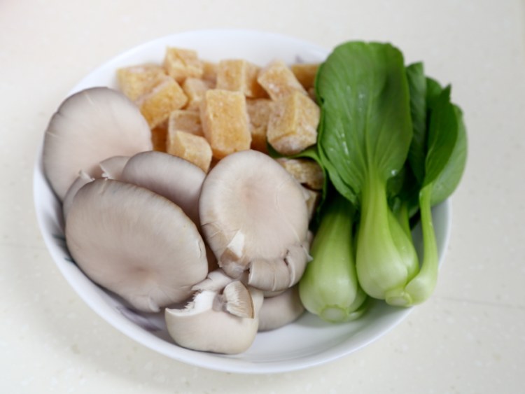 冻豆腐凤尾菇文蛤汤#步骤2