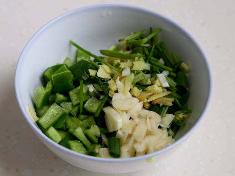 毛豆鸡丁#本味家乡菜#步骤3