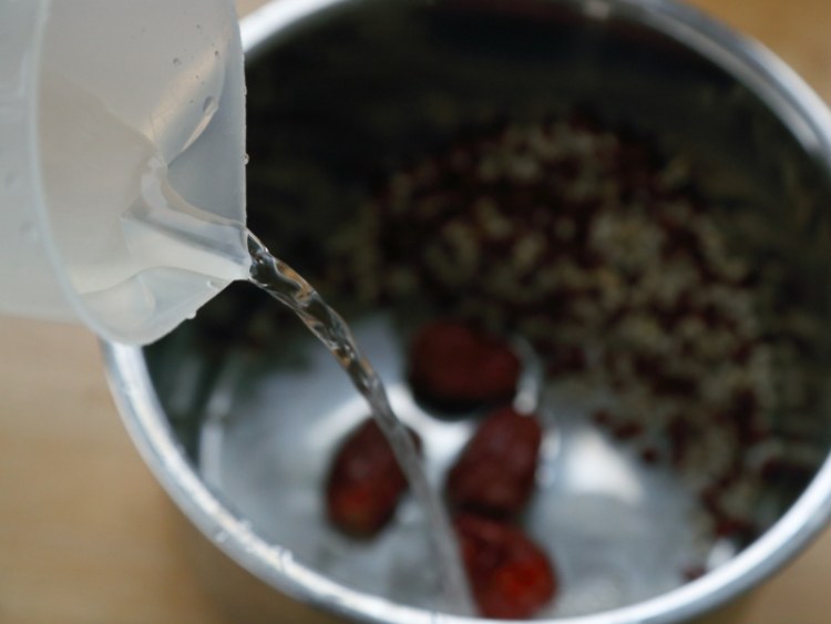薏米红豆羹步骤2