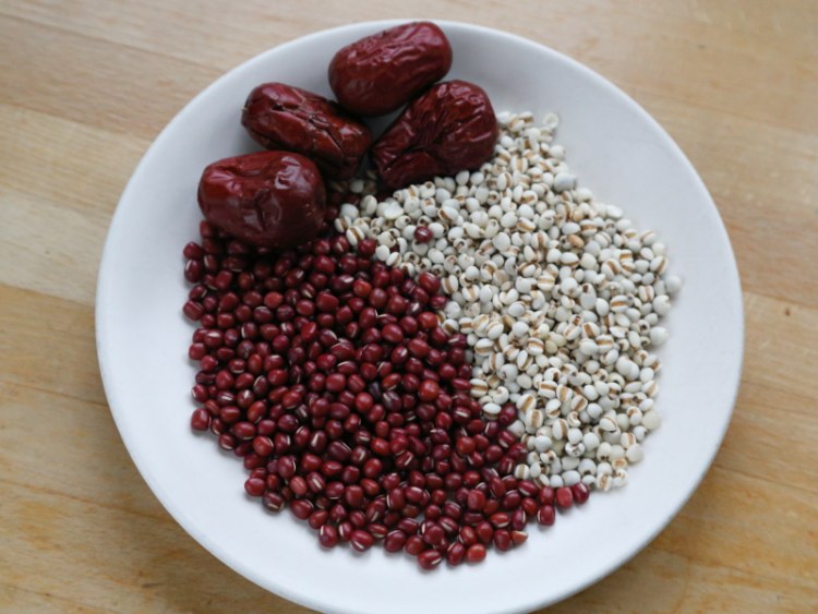 薏米红豆羹步骤1