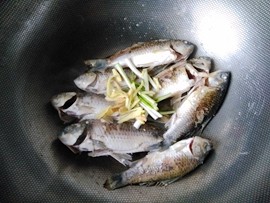 枸杞鱼汤步骤5
