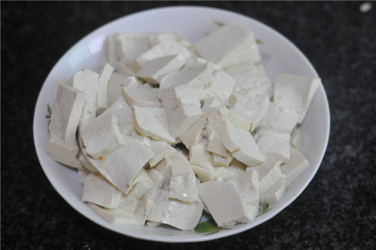 豆腐肉片汤步骤1