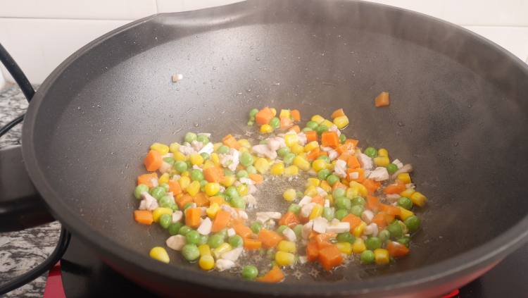 低脂美味黄金拌饭步骤5