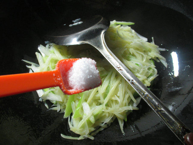 大葱土豆丝步骤4