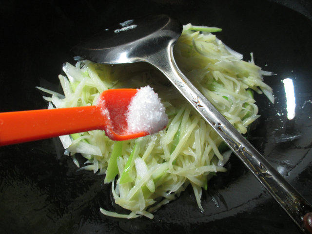 大葱土豆丝步骤6