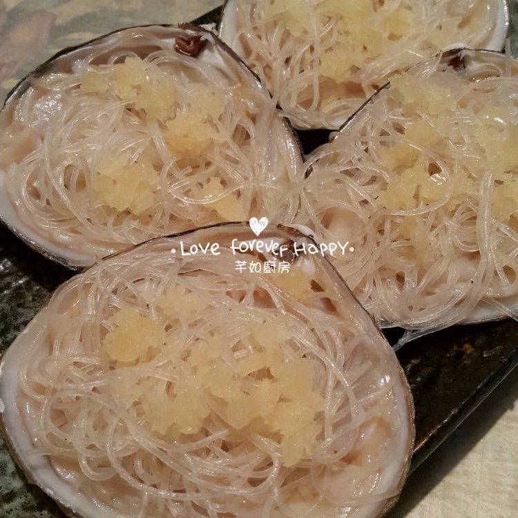 蒜蓉粉丝蒸贵妃蚌步骤4
