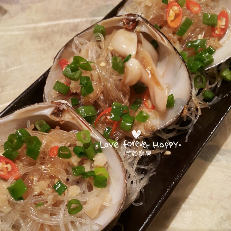 蒜蓉粉丝蒸贵妃蚌步骤5