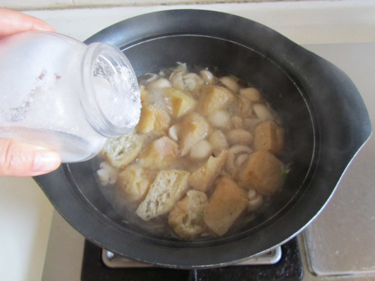 菠菜口蘑烩豆腐泡步骤8