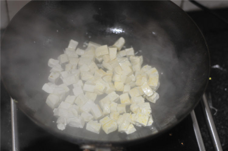 香菇酱蚝油豆腐步骤2