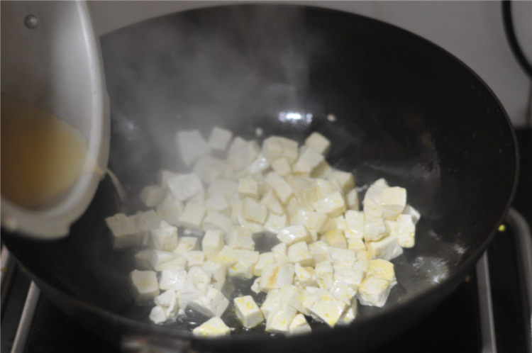 香菇酱蚝油豆腐步骤3