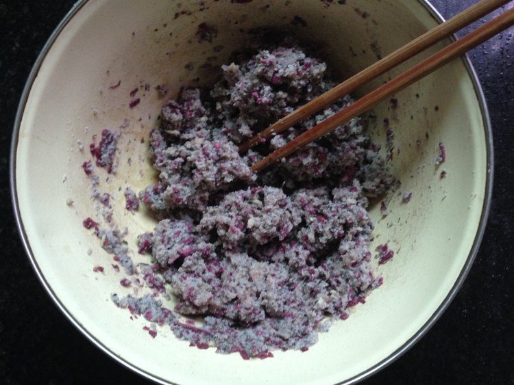 豆渣紫薯肉丸步骤3