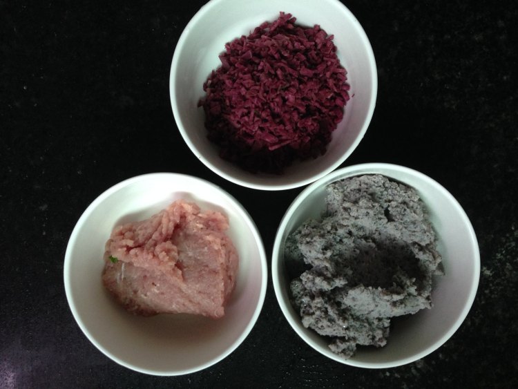 豆渣紫薯肉丸步骤1