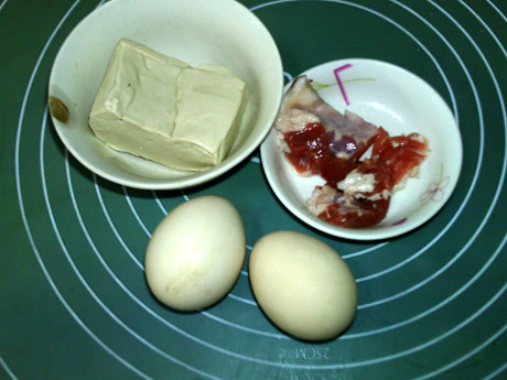 蒸豆腐蛋羹步骤1