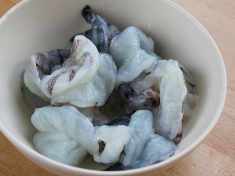 鳕鱼水晶虾饺步骤1
