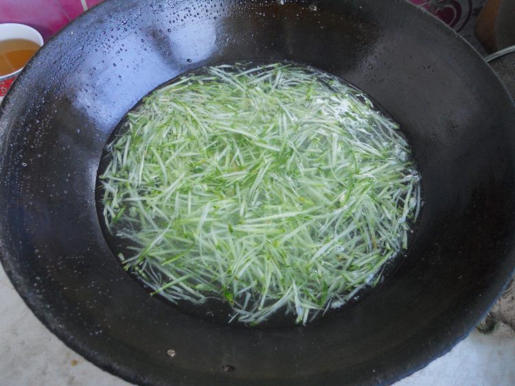 瓜丝蛋花汤步骤3