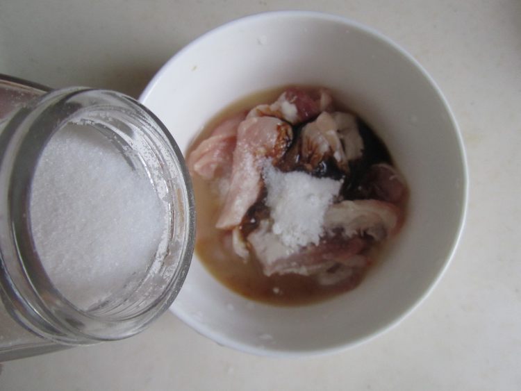 黄瓜小炒肉步骤2