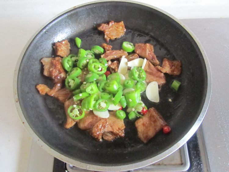 黄瓜小炒肉步骤7