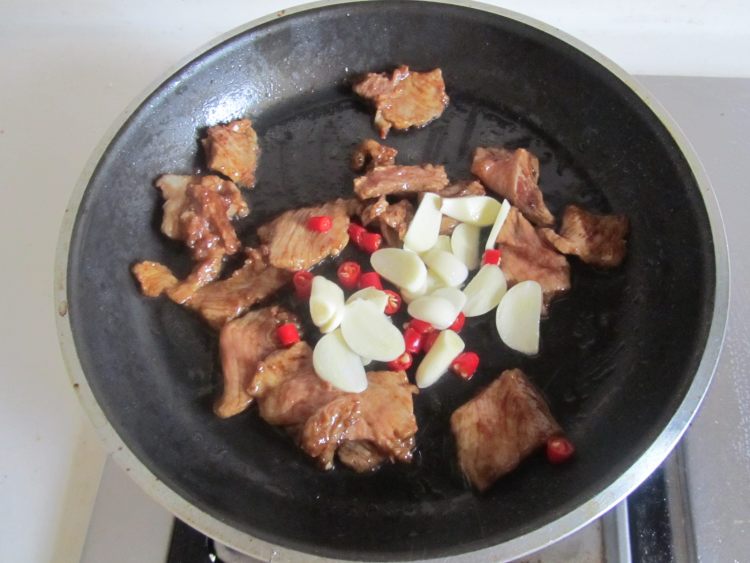 黄瓜小炒肉步骤6
