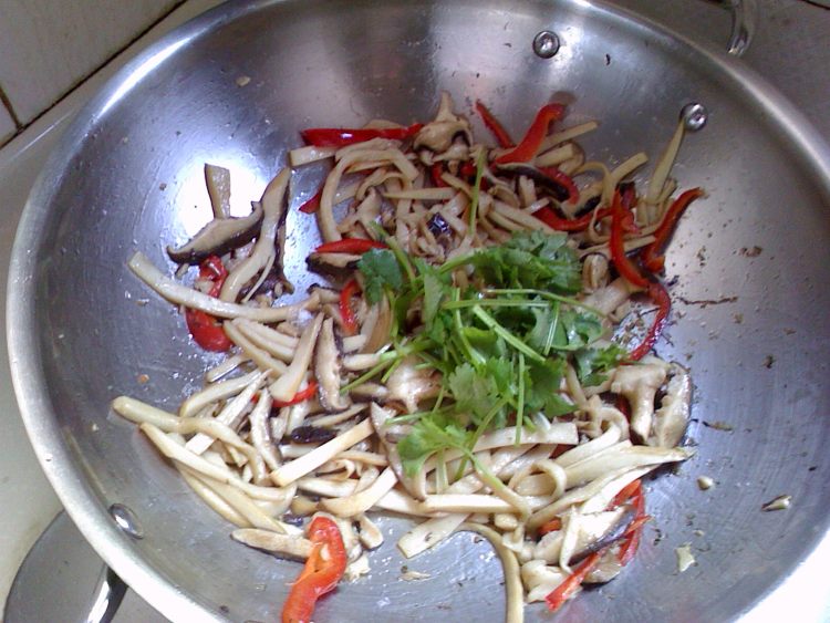 巧拌菌丝步骤6