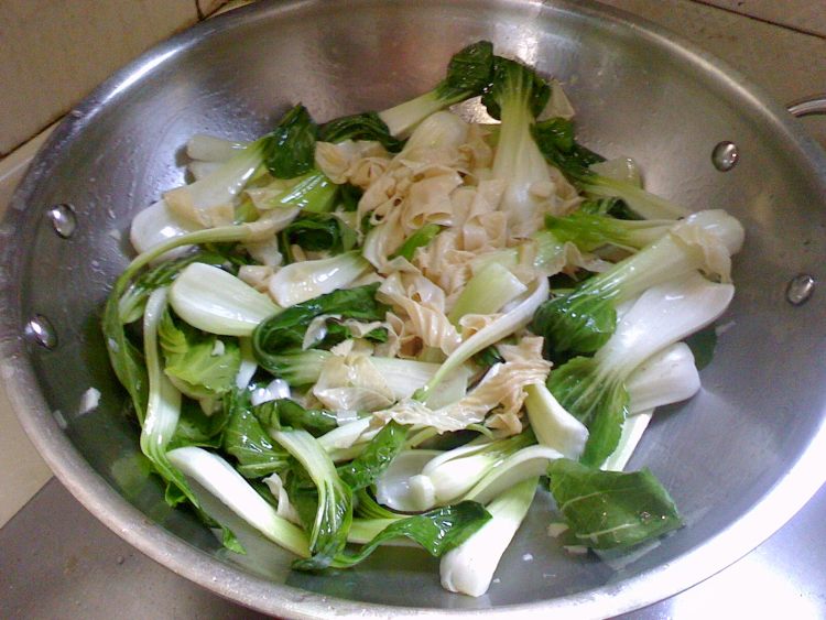 豆皮炒青菜步骤6