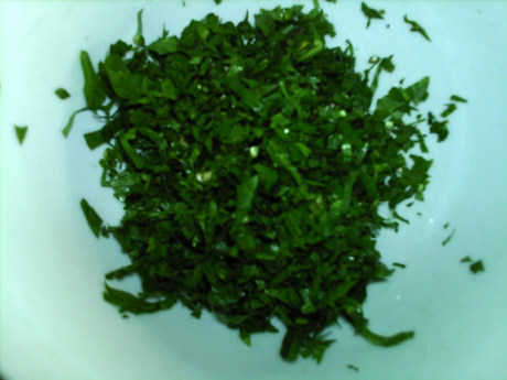 蒸蒲公英鸡蛋玉米饼步骤2