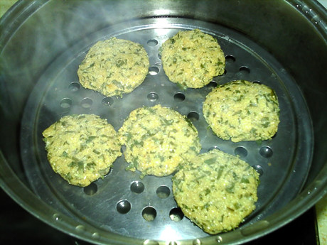 蒸蒲公英鸡蛋玉米饼步骤10
