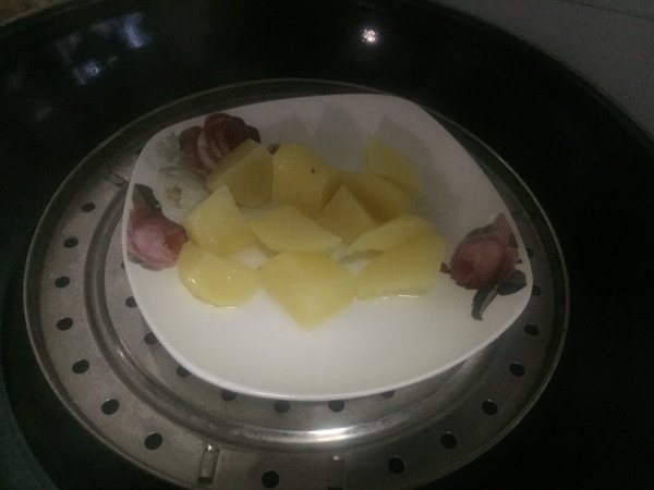 牛油果虾仁蔬菜沙拉步骤3