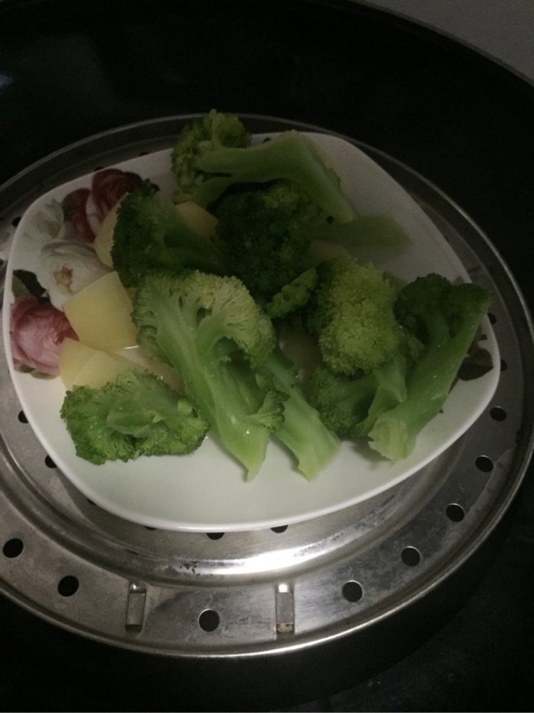 牛油果虾仁蔬菜沙拉步骤4