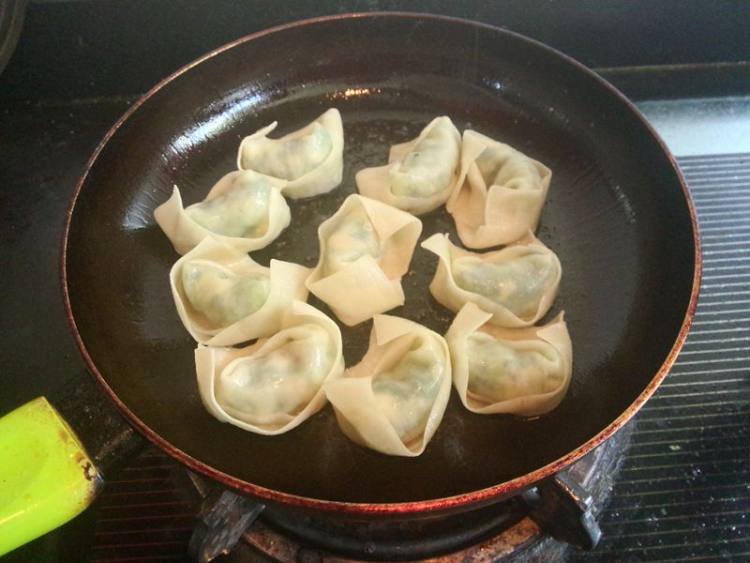 青菜鸡蛋生煎馄饨步骤13