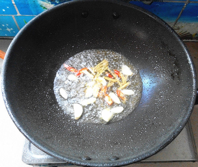 云雾笋干炒肉丝步骤7